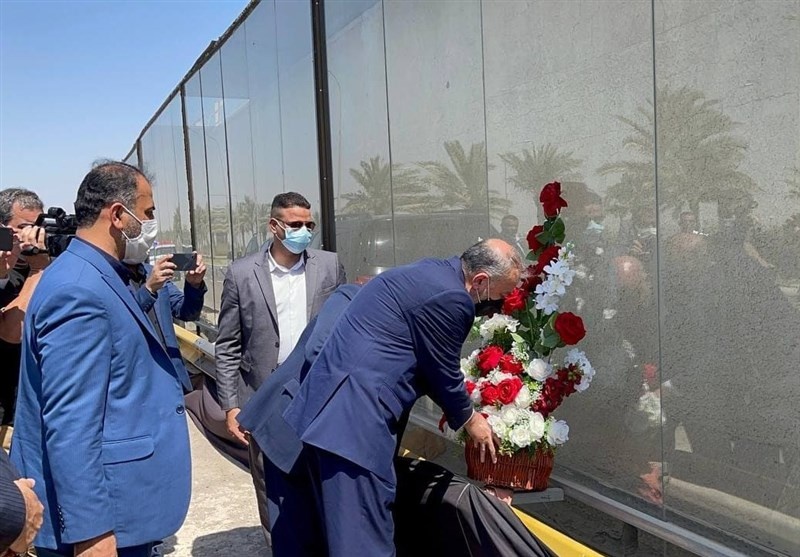 ادای احترام امیرعبداللهیان در محل شهادت سردار سلیمانی + فیلم  ادای احترام امیرعبداللهیان در محل شهادت سردار سلیمانی + فیلم