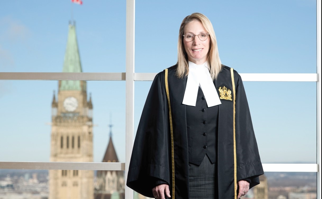 شکایت دانشجوی ایرانی قانون ظالمانه کانادا را تغییر داد شکایت دانشجوی ایرانی قانون ظالمانه کانادا را تغییر داد