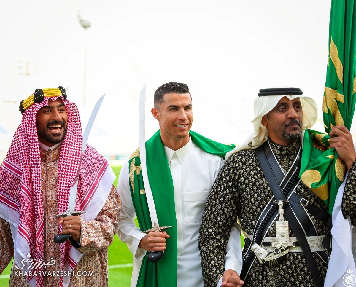 رقص رونالدو در جشن عربستان با دشداشه و شمشیر + فیلم