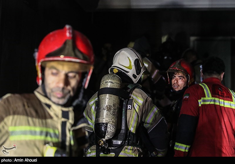 صبح دیروز حادثه آتشسوزی در یک ساختمان ۱۰ طبقه تجاری ـ اداری در خیابان بهار نرسیده به خیابان طالقانی به سامانه ۱۲۵ اطلاع داده شد