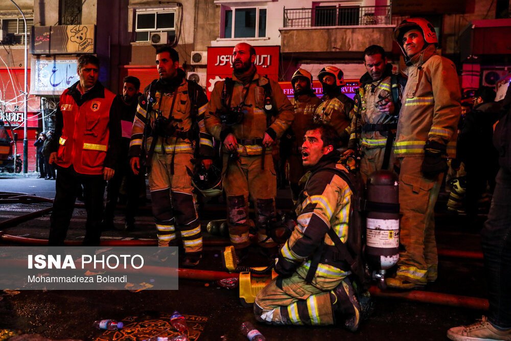 در آتشسوزی «بهار» چه گذشت؟ + تصاویر دلخراش از گریه آتشنشانها