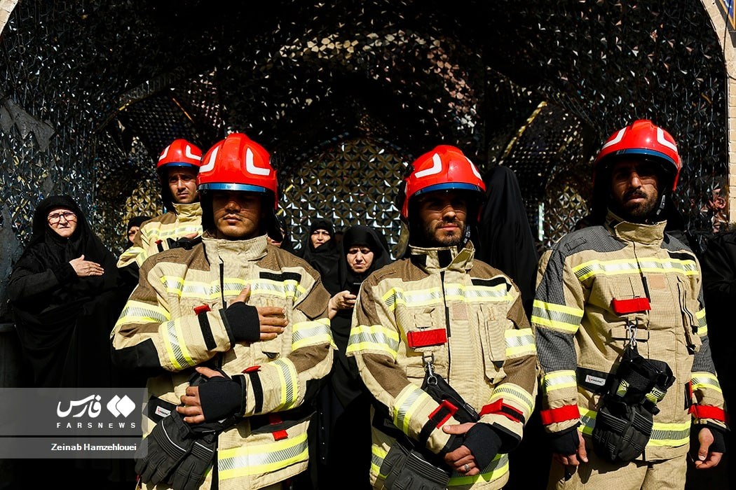 تصاویر تاثیرگذار از مراسم تشییع پیکر آتش‌نشان فداکار