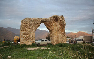 آتشکده چندهزار ساله ساسانی پارکینگ خودرو شد + عکس