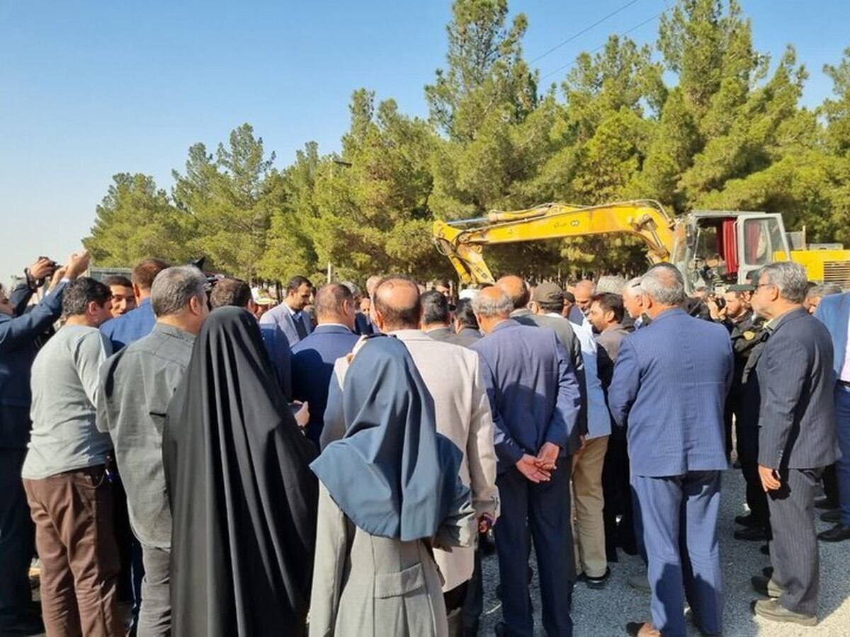 عکس مراسم کلنگ زنی در گرگاب