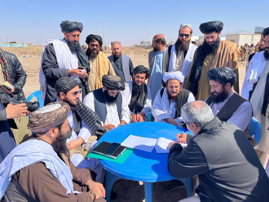 امضای اسناد تحویل زندانیان افغانستان در ایران به طالبان 
