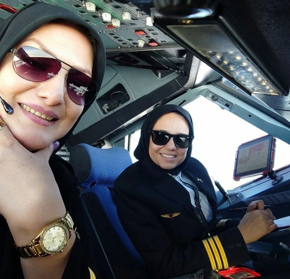 خلبانان زن پرواز تبریز به عسلویه