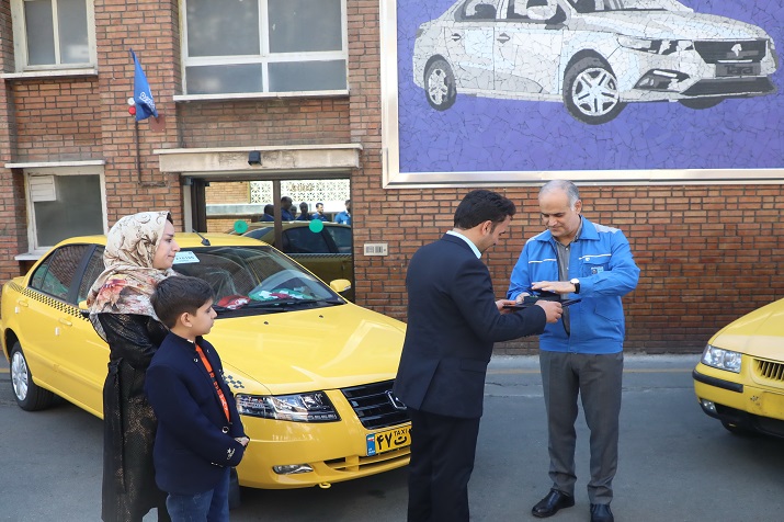 تاکسی سمند با یک میلیون کیلومتر پیمایش به موزه ایران خودرو رفت.