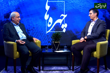 پاسخ مسعود نیلی: شما پای اقتصاد غربی و لیبرالیسم را به کشور باز کردید؟