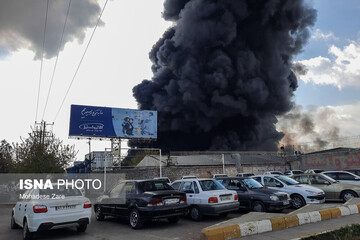 تصاویر وحشت‌آور آتش‌سوزی کارخانه مهم را ببینید