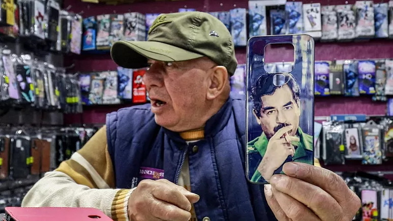 محبوبیت عجیب صدام در این کشور/ قاب موبایل با عکس صدام