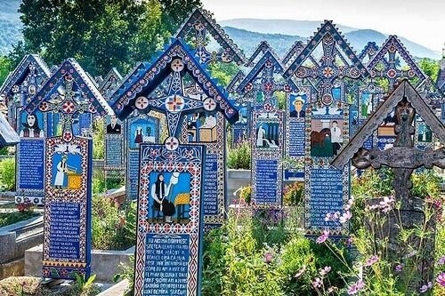 عجیب ترین قبرستان جهان اینجاست+ عکس