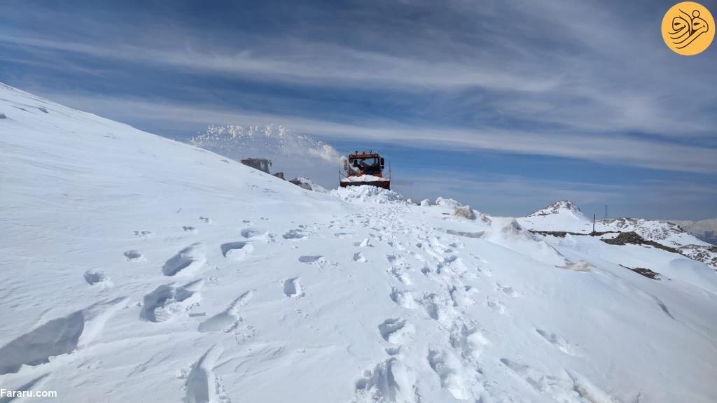 پس از بارش برف در هفته گذشته در منطقه باشکاله وان ترکیه در مرز ایران، نیروهای امدادی برای بازگشایی جاده‌های مسدود شده تلاش می‌کنند. نیروهای شهرداری برای پاکسازی برف در ارتفاع ۳ هزار و ۵۰۰ متری که در برخی نقاط برف از ۵ متر فراتر می‌رود کار را آغاز کردند.