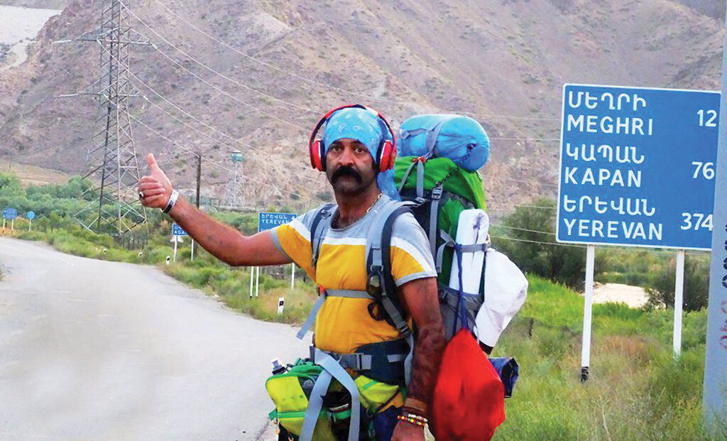 ماجرای مرد ثروتمندی که یک کوله پشتی سفر میکند