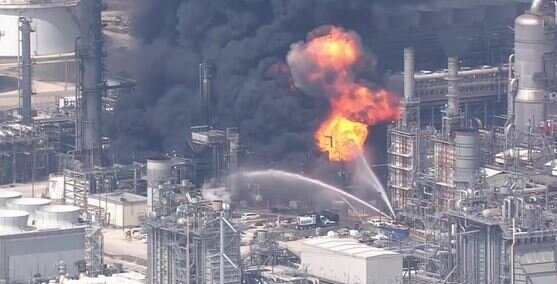 آتشسوزی بزرگ در پالایشگاه شرکت نفت و گاز «شل» در نزدیکی «هیوستونِ» تگزاس در آمریکا، ۹ کارگر را مصدوم و راهی بیمارستان کرد.