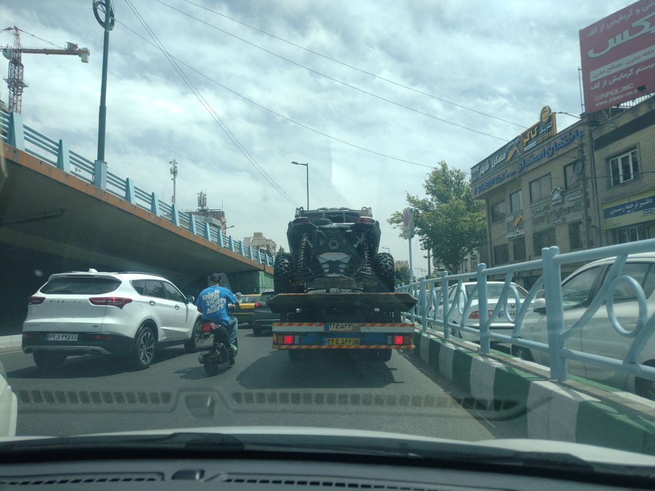 این خودروی عجیب‌الخلقه در تهران چه می‌کند؟