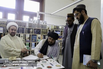 طالبان وسط تهران در نمایشگاه کتاب چه می‌خواهند؟ + فیلم