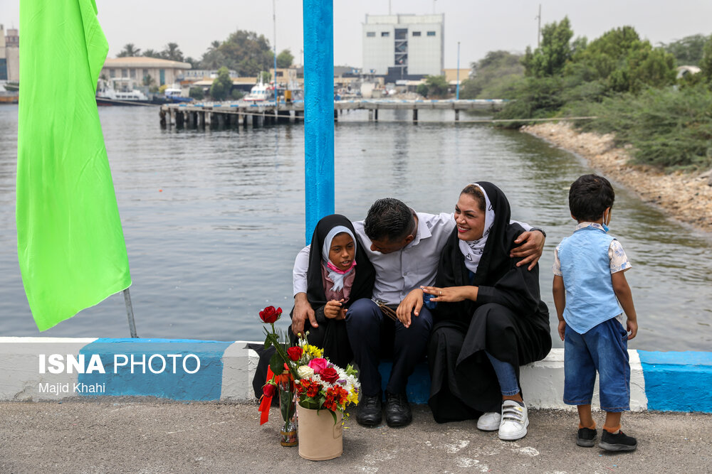 آیین رسمی استقبال از ناوگره ۸۶ نیروی دریایی ارتش با حضور سرلشکر باقری و سرلشکر موسوی در منطقه یکم این نیرو در بندرعباس برگزار شد.