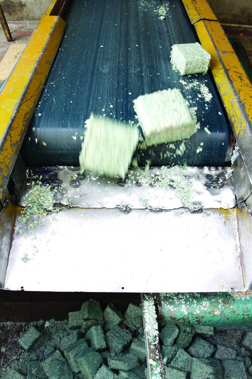 عجیبترین کارخانه که میلیاردها پول میخورد + عکس