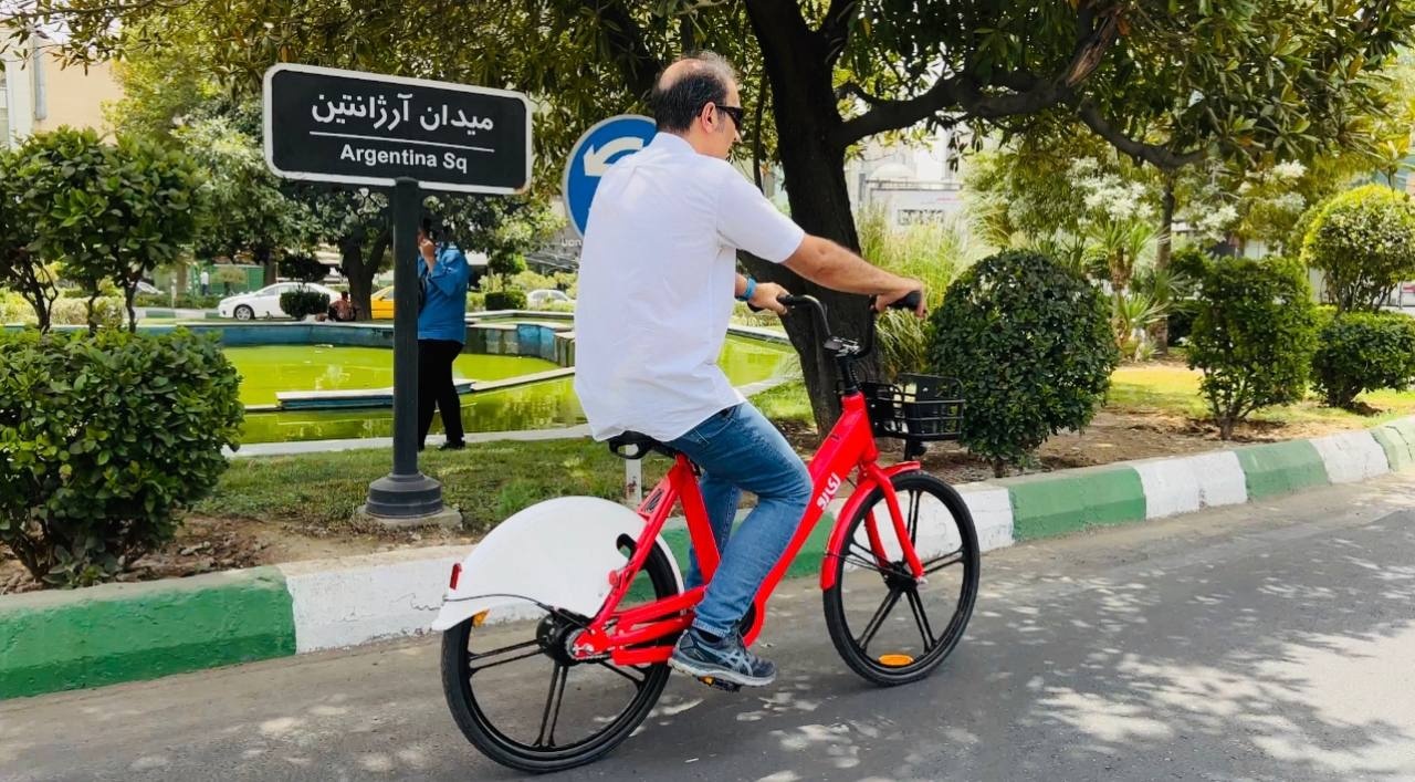 تجربه سواری با نخستین دوچرخه برقی اشتراکی ایران 