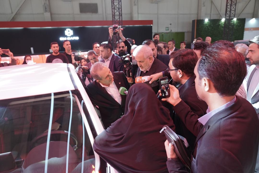 از خودروسازان پیشرو در فناوری حمایت میکنیم از خودروسازان پیشرو در فناوری حمایت میکنیم