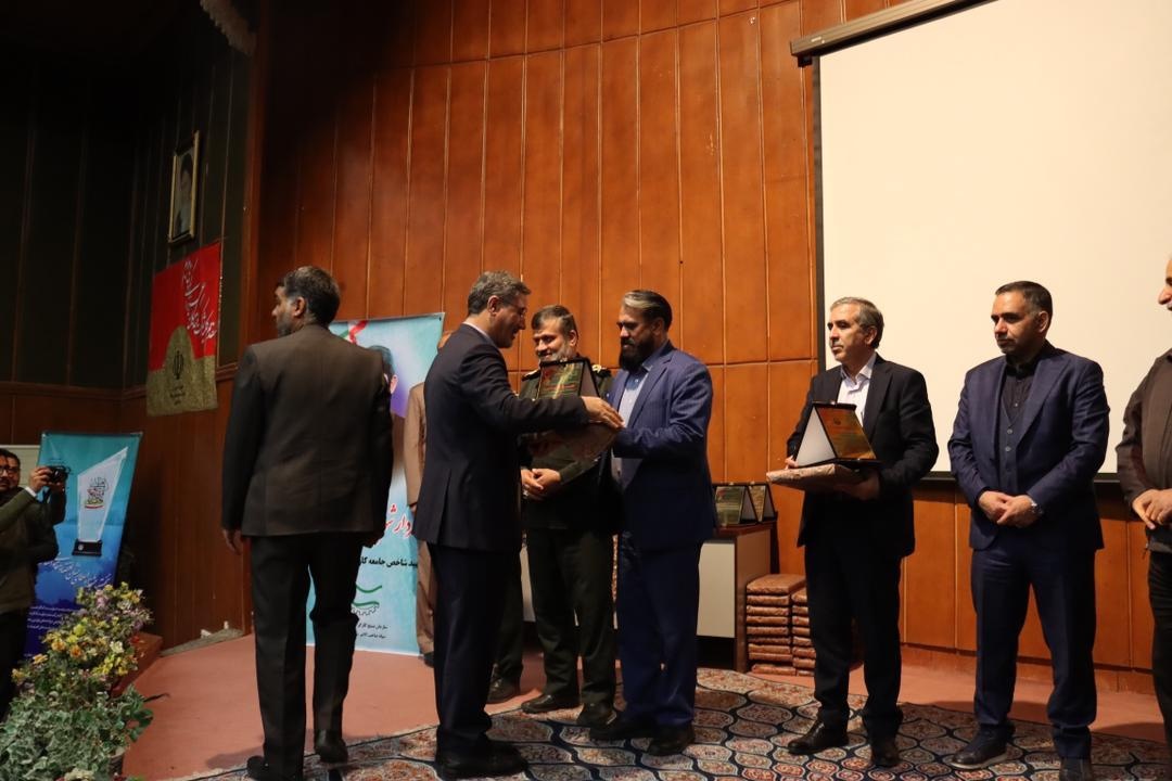 بهمن دیزل نشان اقتصادی مقاومتی را کسب کرد بهمن دیزل نشان اقتصادی مقاومتی را کسب کرد