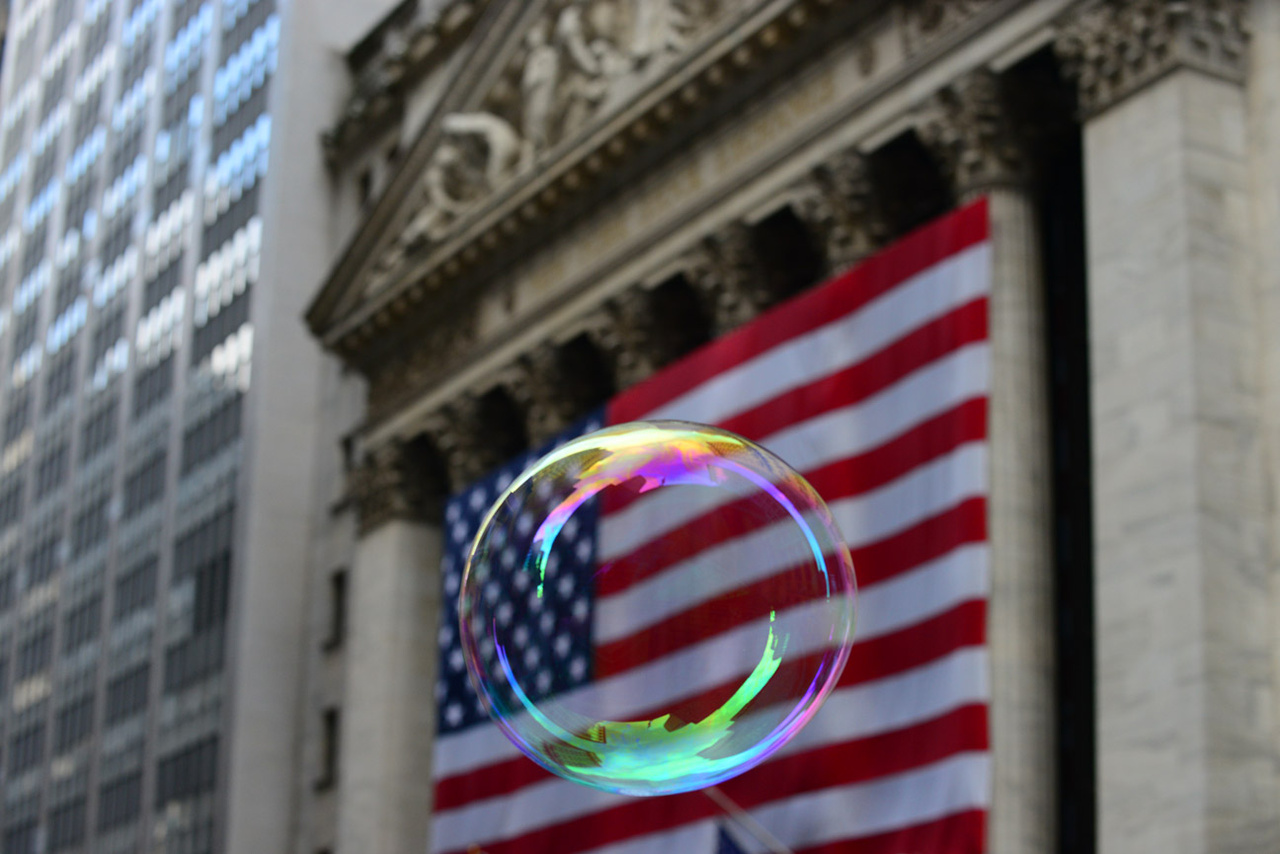 بورس آمریکا حبابی شده است؟
بررسی نشانههای تاریخی در ایجاد حباب بورس آمریکا حبابی شده است؟
بررسی نشانههای تاریخی در ایجاد حباب