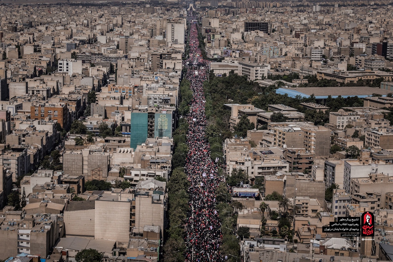 بدرقه تاریخی رهبر شهید